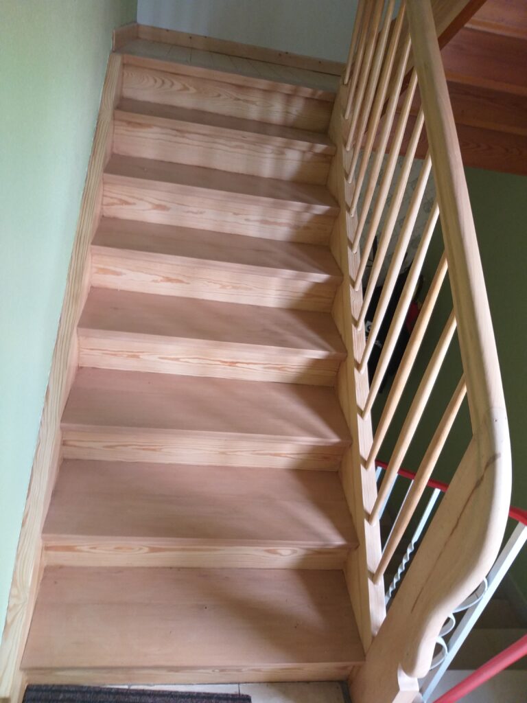 Bild: Neugestaltung einer Treppe mit jungem Holz